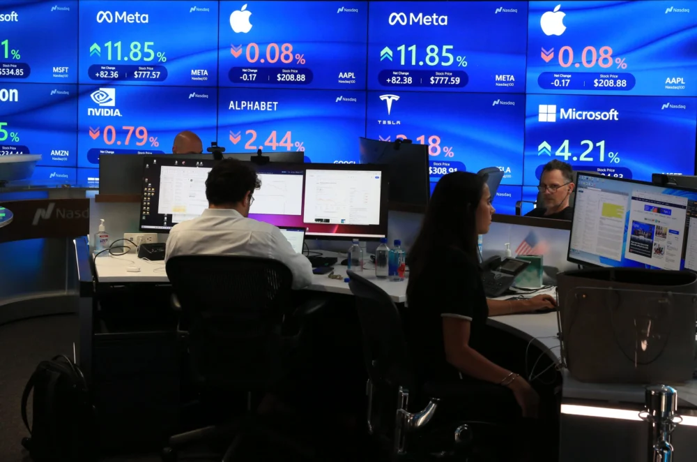 Beyond the Mega-Cap Shadow: Why Equal-Weight Strategies and Value Rotation are Defining the 2026 Investment Outlook.