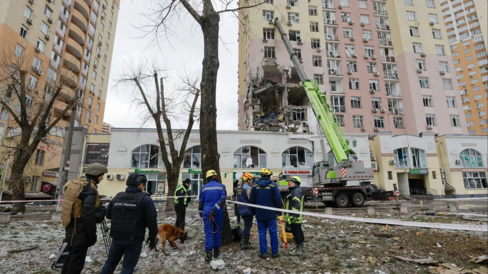 Escalating Conflict and Diplomatic High Stakes: The Geopolitical Tightrope for Kyiv Amidst Renewed Aerial Assaults and Shifting Washington Alliances.