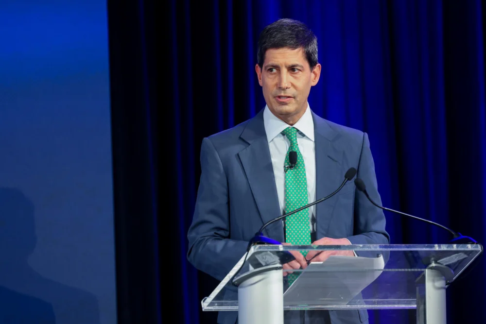 Shifting Winds at the Federal Reserve: Kevin Warsh Emerges as Leading Contender in Trump’s Search for New Central Bank Leadership.