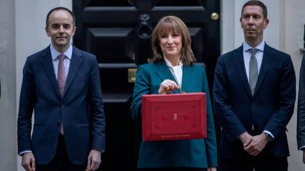 Britain’s Fiscal Outlook Brightens as December Borrowing Defies Expectations, Fueling Debate Over Pre-Election Tax Cuts.