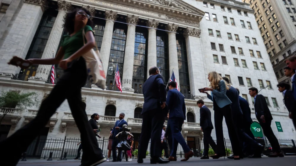 Capital Outflows and Shifting Yields Signal a Defining Turning Point for Wall Street’s Private Credit Dominance