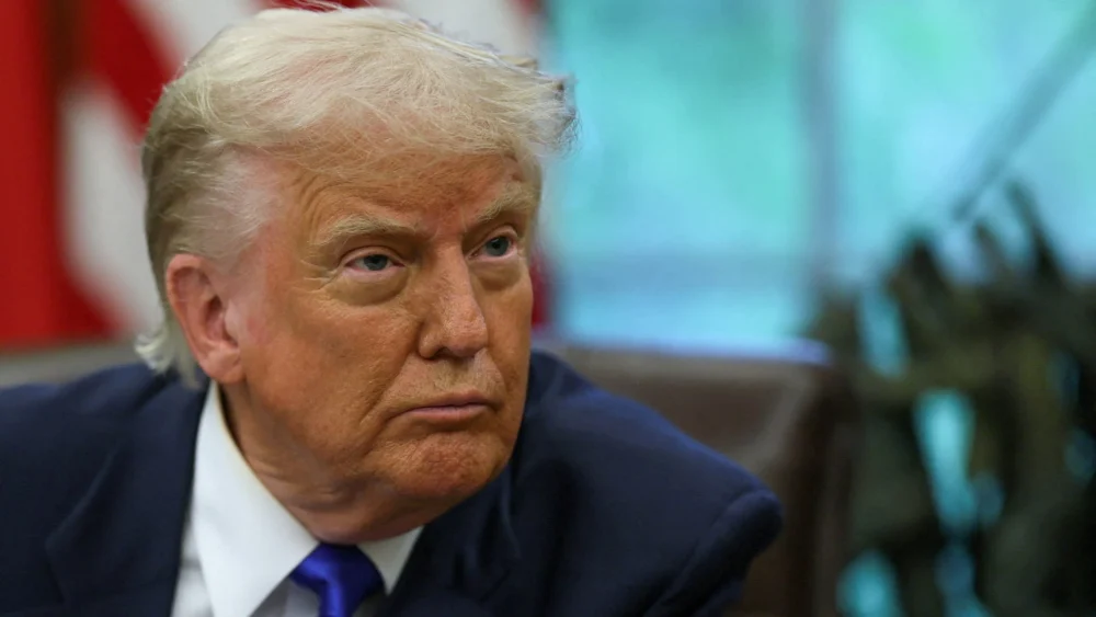 Global Trade on Edge as Trump Proposes 25% Tariff on Nations Maintaining Commercial Ties with Iran.