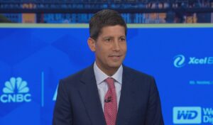 Kevin Warsh Nominated to Lead Federal Reserve Amid Unprecedented Tensions Over Central Bank Independence and Economic Stability.