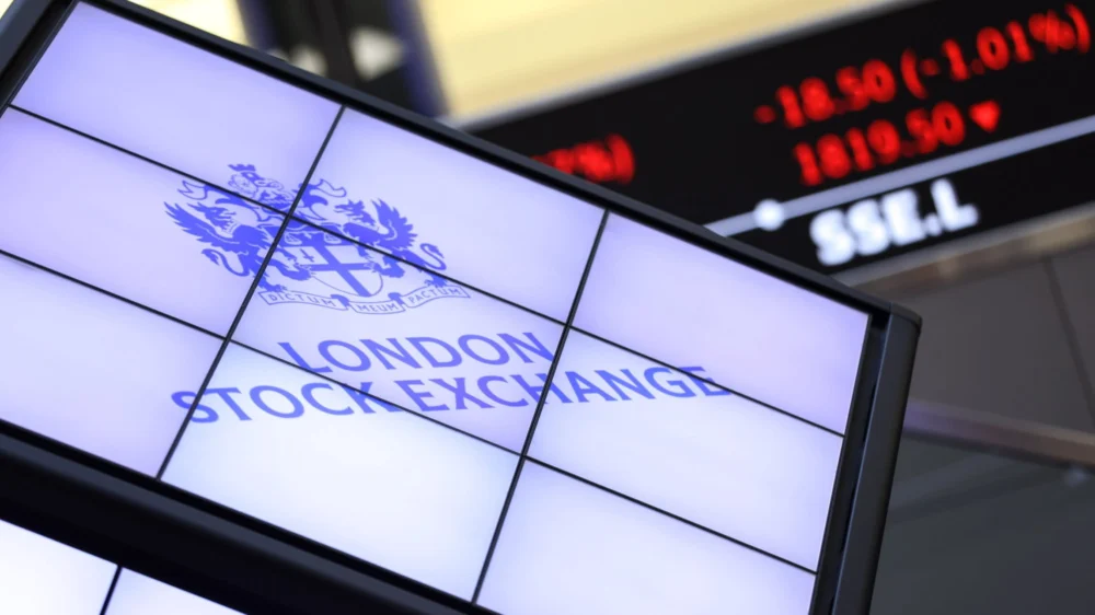 Landmark Milestone as London’s Blue-Chip Index Surpasses the 10,000 Threshold Amid Renewed Global Investor Confidence.