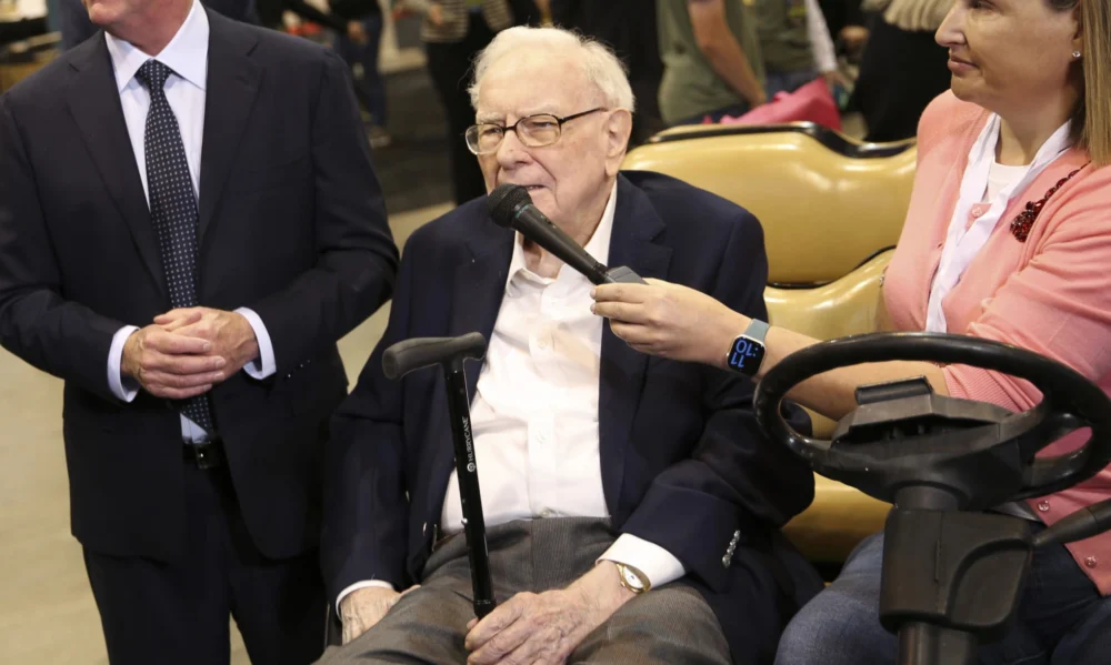 The Century-Long Vision: Warren Buffett Passes the Torch to Greg Abel Amid Berkshire Hathaway’s Trillion-Dollar Transition.