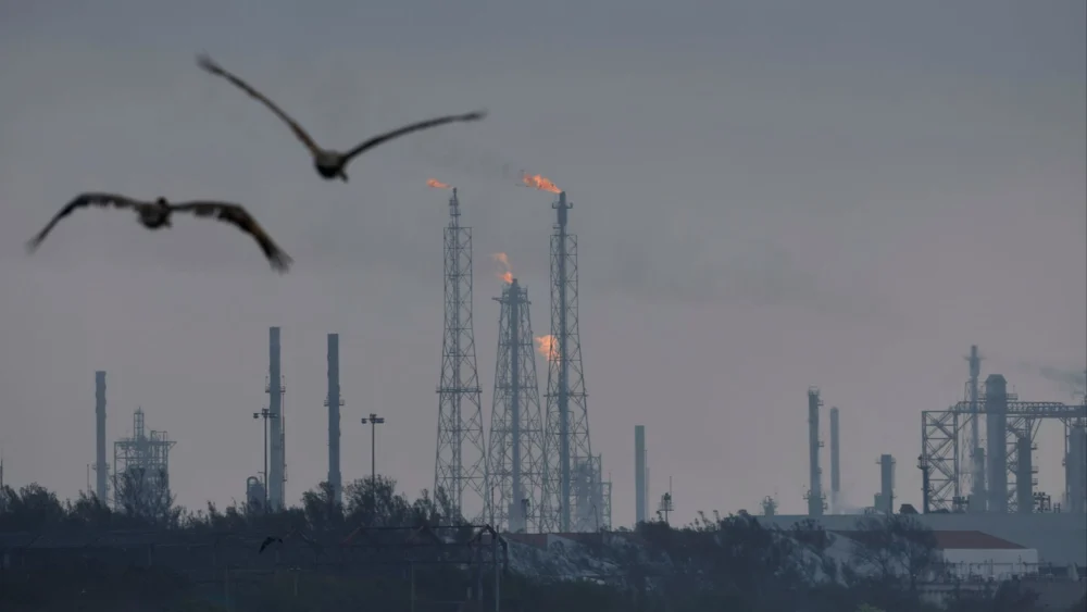 The Changing Tide of Caribbean Crude: Mexico Emerges as Cuba’s Primary Energy Lifeline Amid Venezuelan Decline.