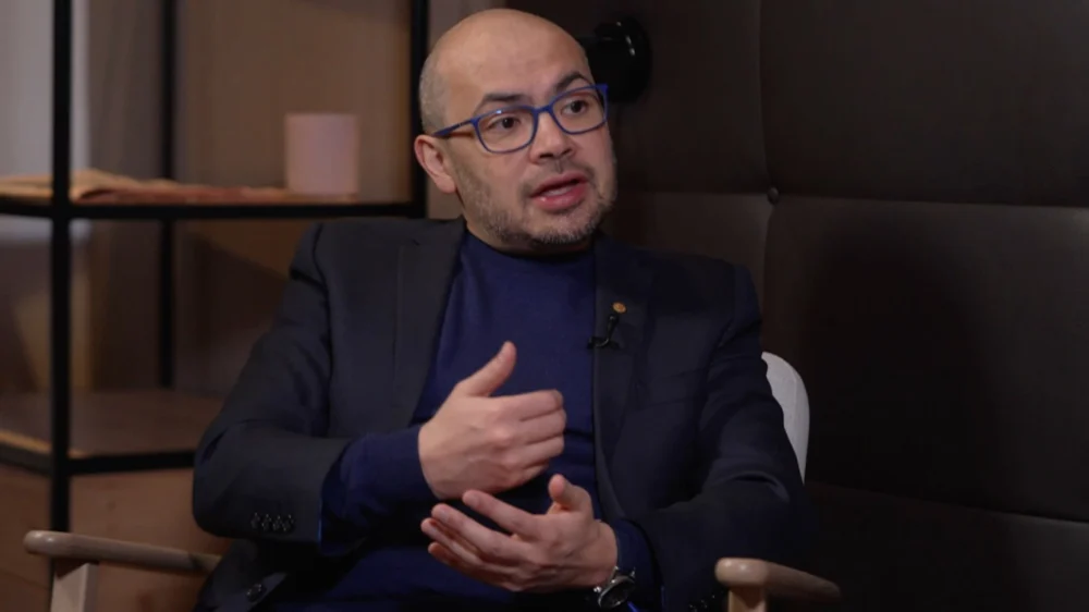 The Silicon Mirage: Why DeepMind’s Demis Hassabis Sees a Growing Bubble in AI Investment.
