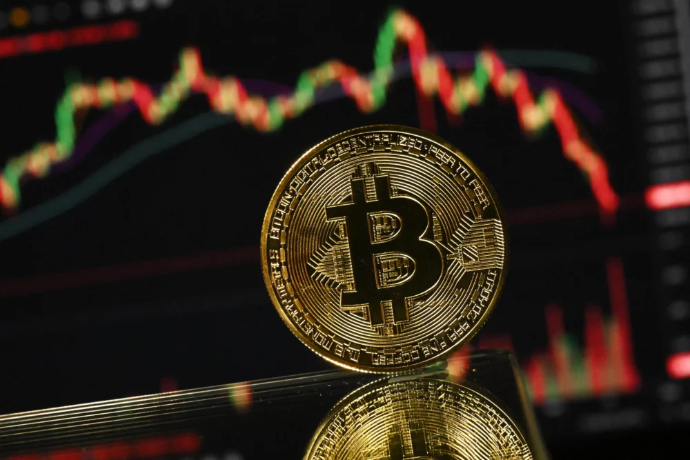 Bitcoin Slumps to Multi-Month Lows as Macroeconomic Pressures and Regulatory Uncertainty Fuel Crypto Sell-Off