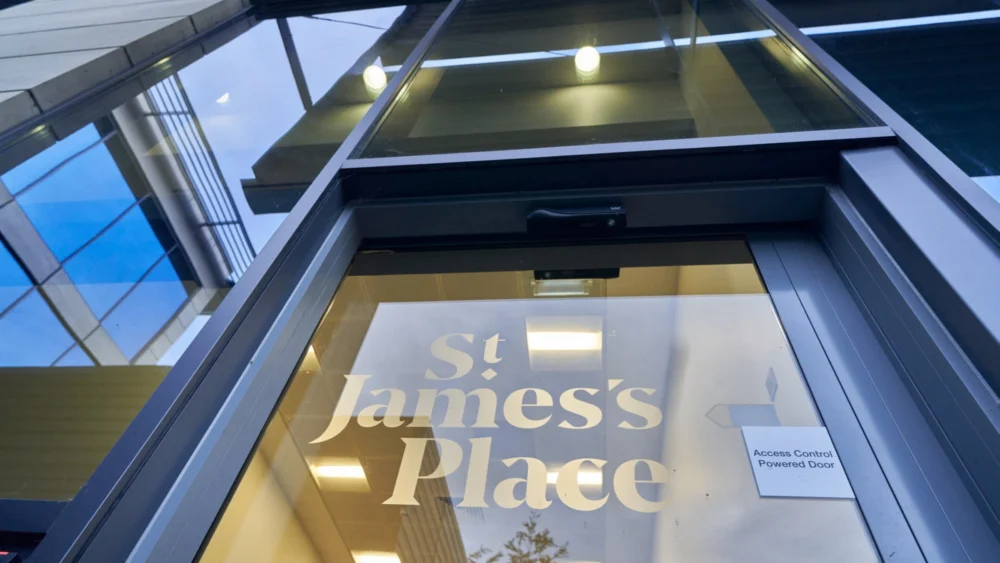 The Algorithmic Transformation: How Artificial Intelligence is Reshaping the Landscape of British Wealth Management