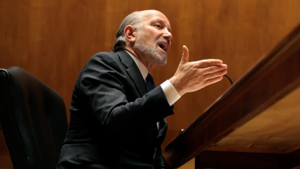 The Intersection of High Finance and Political Power: Analyzing the Implications of Howard Lutnick’s Ties to Jeffrey Epstein.