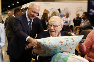 Berkshire Hathaway Navigates a Strategic Transition as Operating Earnings Retrench in the Final Quarter of the Buffett Era