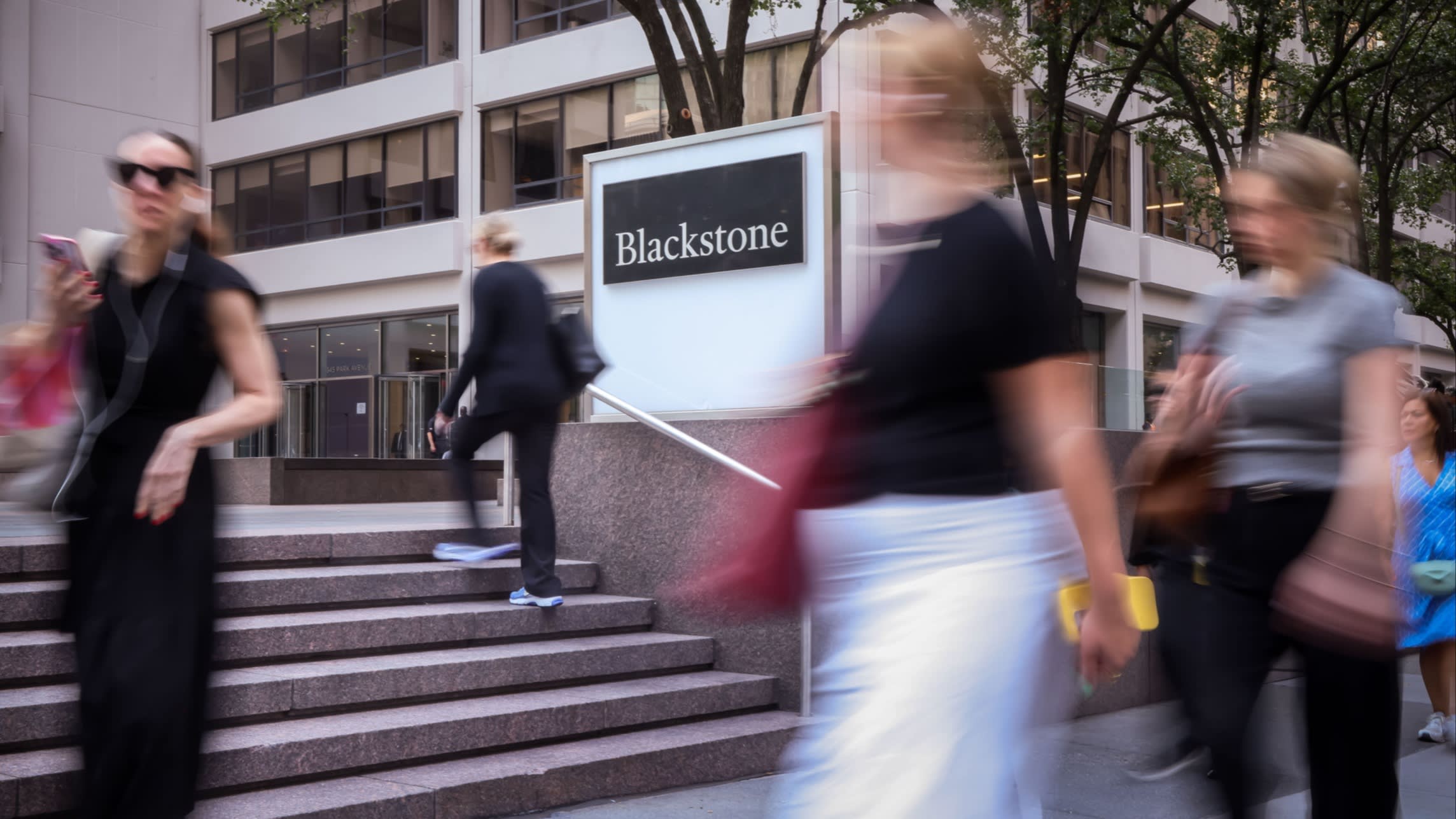 Blackstone’s Flagship Private Credit Vehicle Records First Monthly Loss Since 2022 as Market Dynamics Shift
