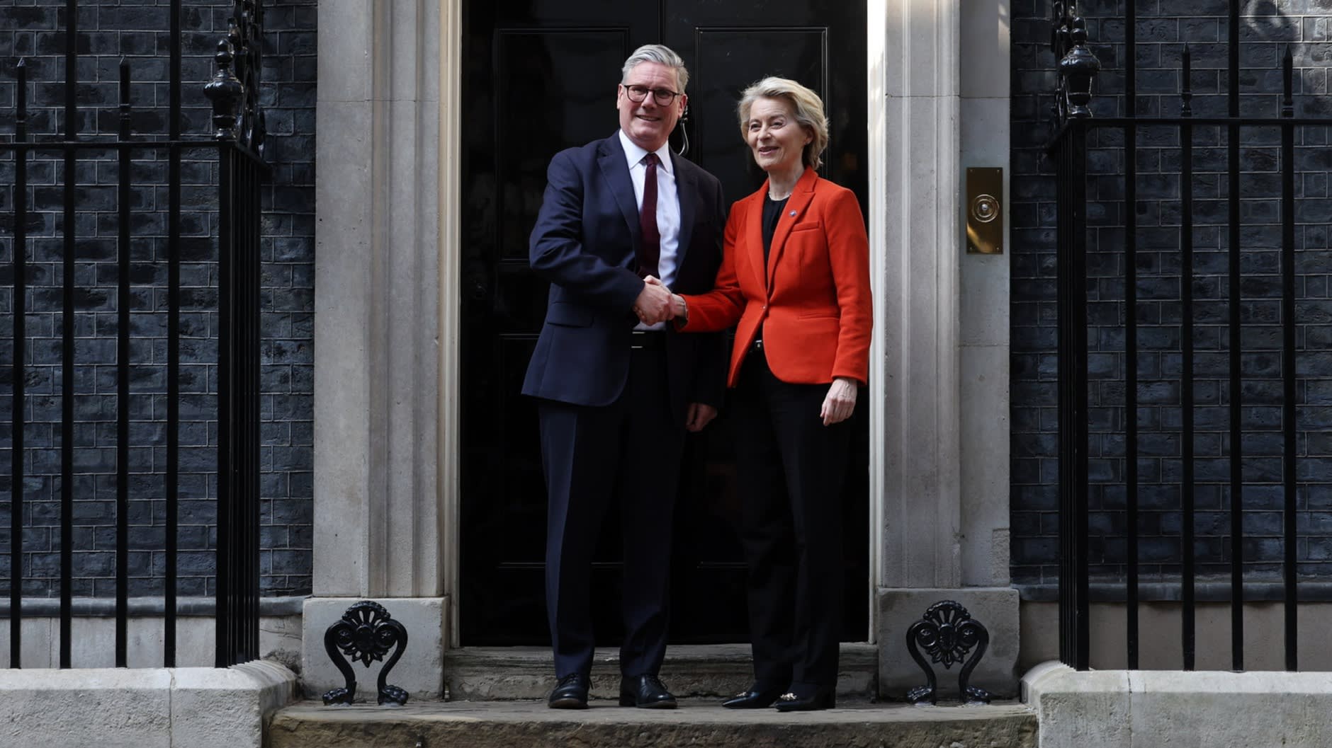 Navigating the Post-Brexit Labyrinth: Why Keir Starmer Faces Mounting Pressure to Soften Red Lines on EU Integration