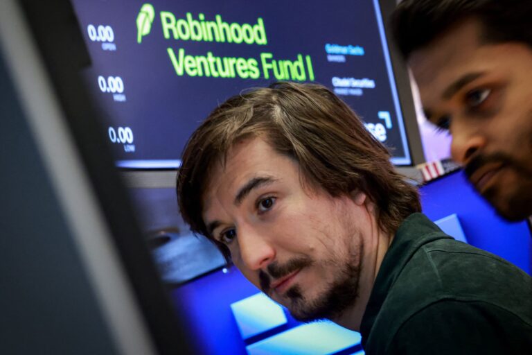 Robinhood’s Strategic Pivot into Private Equity Faces Immediate Headwinds as Venture Fund Slumps in Market Debut