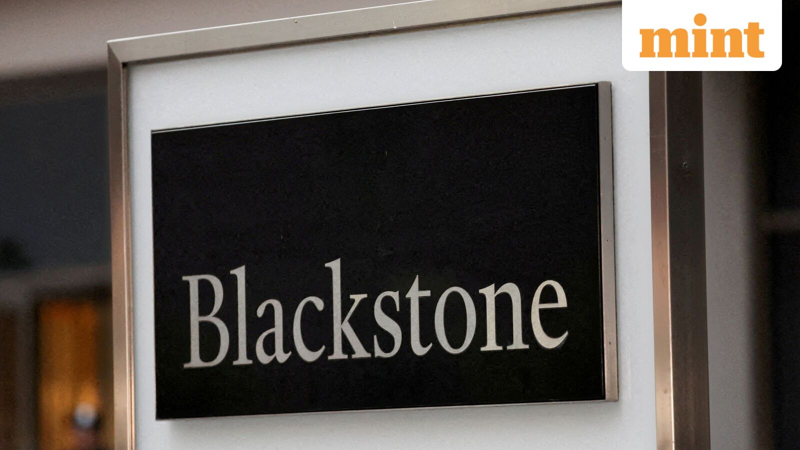 The Private Credit Paradox: Navigating a Trillion-Dollar Market Under Investor Scrutiny.