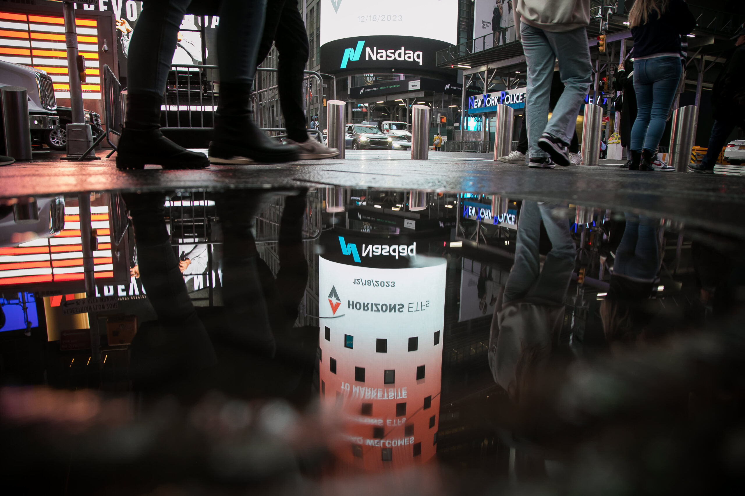 Yield Over Hyper-Growth: The Resurgent Case for Dividend Stocks as Earnings Momentum Shifts Away from Big Tech