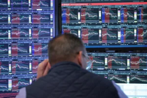 The Evolution of Fixed Income: Why CLO ETFs are Capturing Institutional and Retail Interest Amidst Macro Volatility