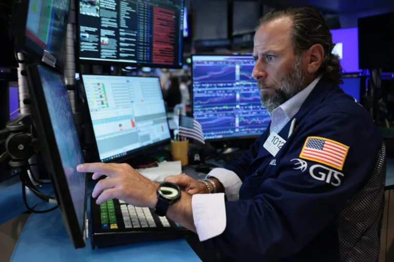 Wall Street Sentiments Shift as Prediction Markets Forecast a Historic Surge Toward the 8,000 Mark for the S&P 500.